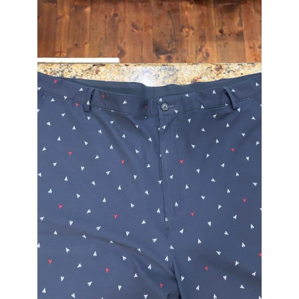 Greg Norman Golf Shorts Size 44 Lobster Print Novelty Performance - Picture 8 of 8